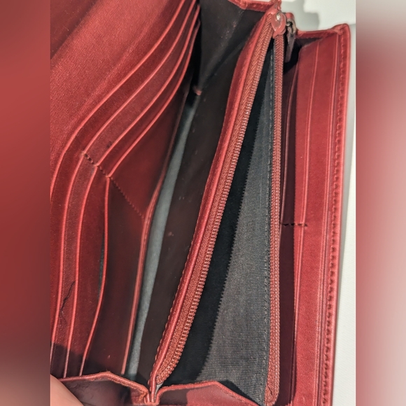 Gucci Monogrammed Gold GG Heart Continental Wallet - Picture 9 of 14